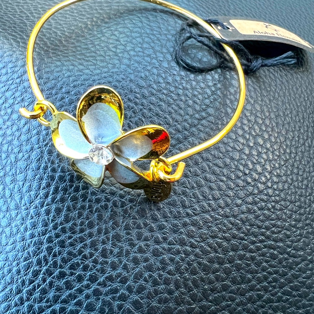 Beautiful hibiscus flower bracelet